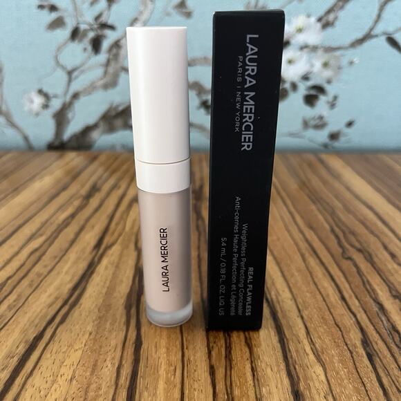 Laura Mercier Real Flawless Weightless Perfecting Concealer 1C1 5.4ml - Picture 1 of 4